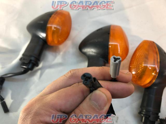 YZF-R1 ('06)
Genuine
The front and rear turn signal set-07