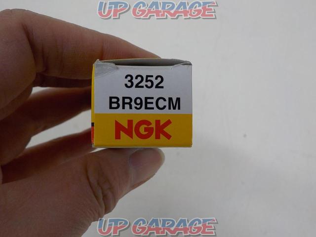 NGK BR9ECM-03