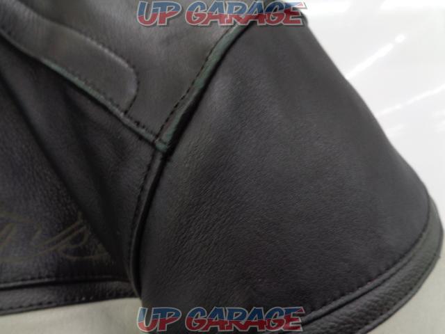 Size: USA36
Alpine star
Leather jacket
Crew neck
Black / White-09