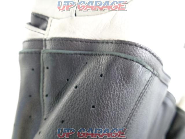 Size: USA36
Alpine star
Leather jacket
Crew neck
Black / White-10