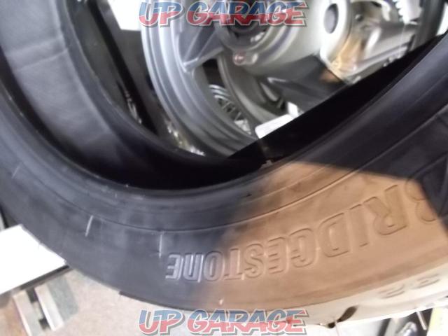 Bridgestone Corporation
T32
160 / 60ZR17
Rear tire-03