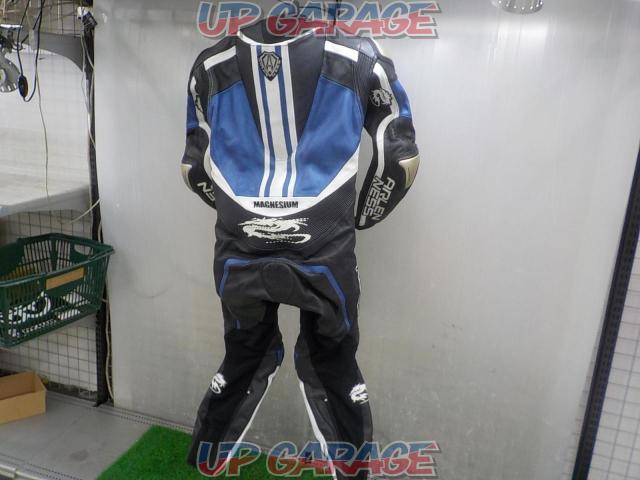 ARLENNESS
Racing suits
Blue/Black/White Price Reduced-02