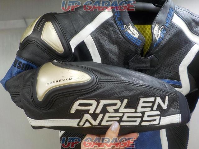 ARLENNESS
Racing suits
Blue/Black/White Price Reduced-03