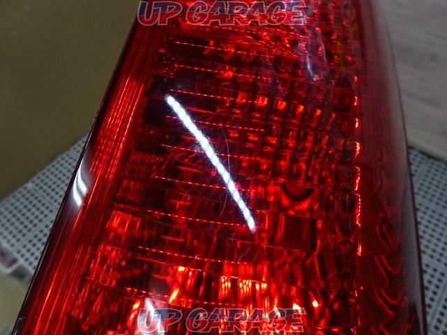 RX2111-3244
NISSAN genuine
Tail lens
Right and left-04