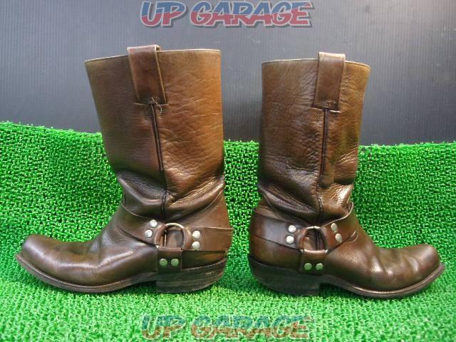 Wakeari
Size unknown
FEL-YNI
Leather boots
Brown-03