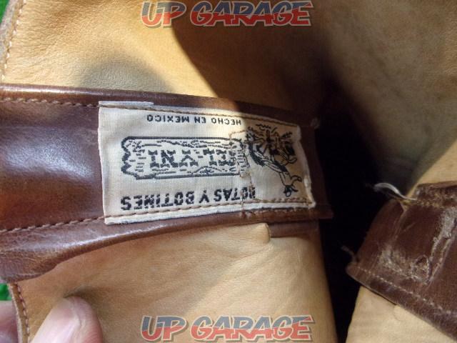 Wakeari
Size unknown
FEL-YNI
Leather boots
Brown-07