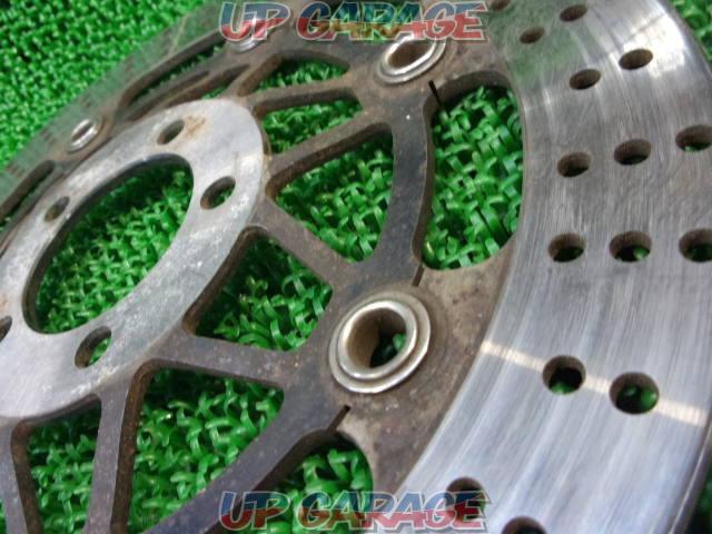 Unknown Manufacturer
Model unknown
Disc rotor left and right set approx. 300 mm
An inner diameter of about 64㎜
Bolt diameter of 10 mm
Offset about 9mm
Thickness remaining about 4.1 mm
Inner BK-04