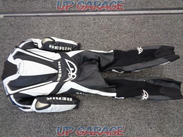 BERIK (Berwick)
MFJ Certified
Ladies racing suit
(XS)
LS1-9765L-BK-08