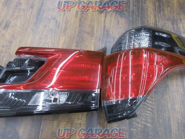 Price cut TOYOTA (Toyota)
30 series Vellfire
Previous term genuine tail lens
+
With red lens cover-02