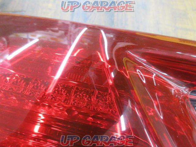 Price cut TOYOTA (Toyota)
30 series Vellfire
Previous term genuine tail lens
+
With red lens cover-04