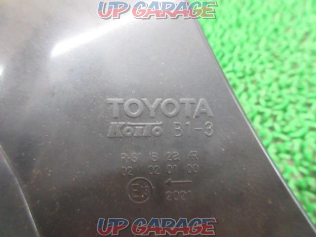 Toyota
QNC system
bB
Genuine tail lens-09