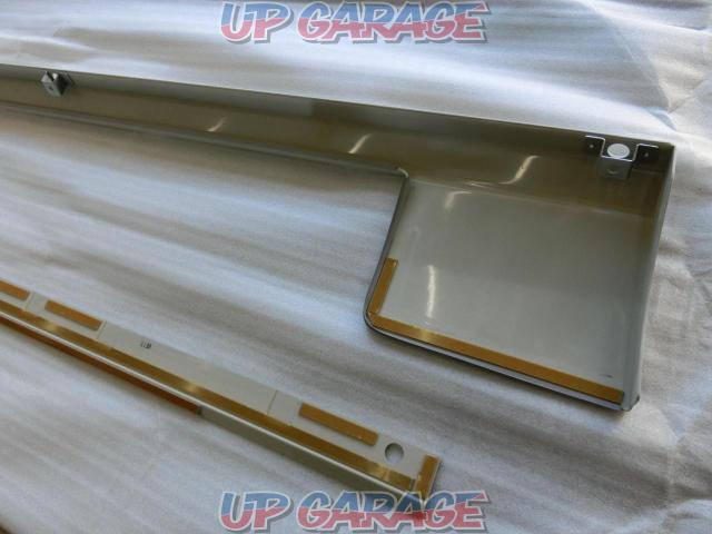 TRD
Side skirts
Hiace
Right (RH) only-06