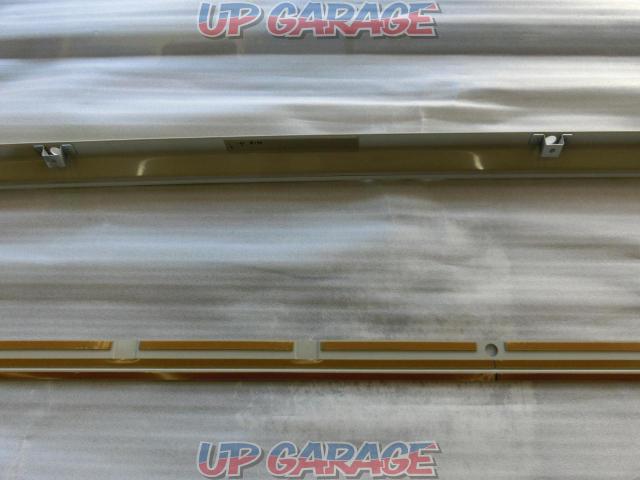 TRD
Side skirts
Hiace
Right (RH) only-08