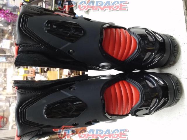 BERIK (Berwick)
Racing boots
Great deal on EUR40! Significant price reduction from March 2024!-07