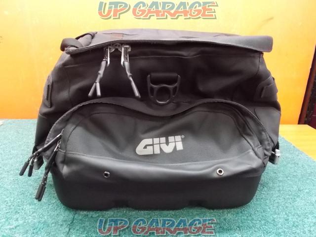 Capacity: 35 liters
GIVI (ENT)
seat bag/waterproof bag-03