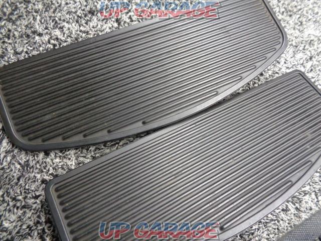 Harley-Davidson
Genuine step board rubber (FLHTC)-04