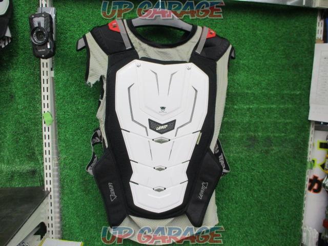 Wakeari LEAT
Body protector
Size L / XL-09