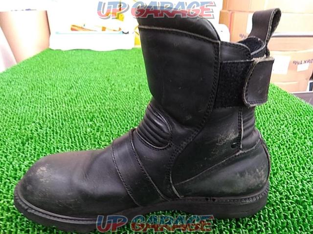 Size unknown
KADOYA
Leather boots
Black Ankle-07