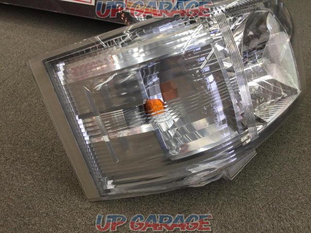 March price reductions! Toyota
Hiace genuine headlight
Right and left-08