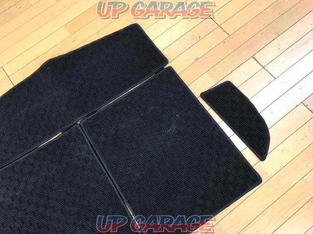 Manufacturer unknown
Luggage mat-03