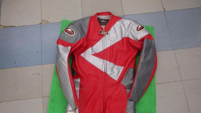 Riders size LLKUSHITANI
red & silver leather suit-02