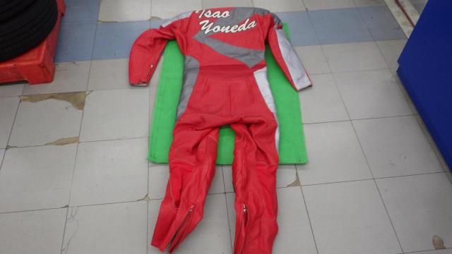 Riders size LLKUSHITANI
red & silver leather suit-05