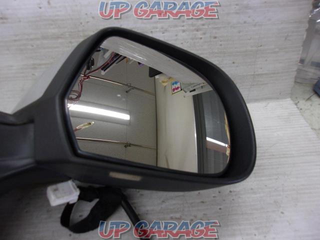 Nissan genuine
Right door mirror-03