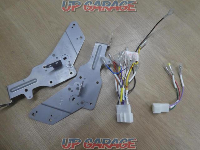 *Sold as is *Amon Industry Co., Ltd.
Audio and navigation installation kit
F-2497 (W03468)-03