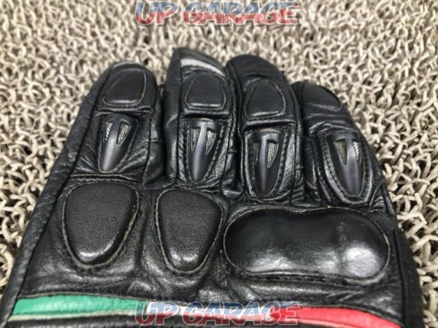 DUCATI
Leather Gloves
 Price Cuts -03