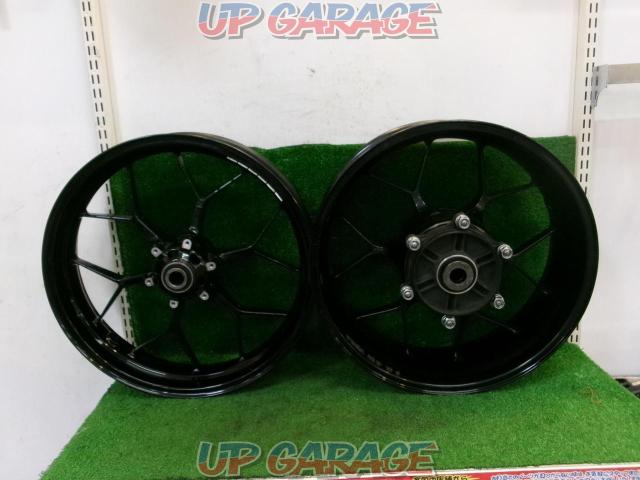 CBR1000RR (removed from 15 year model/vehicle without ABS)
HONDA genuine
Wheel front and back set
BK-02
