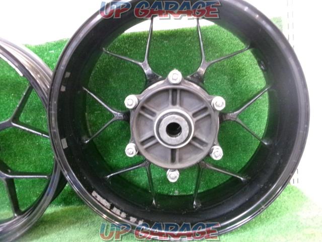 CBR1000RR (removed from 15 year model/vehicle without ABS)
HONDA genuine
Wheel front and back set
BK-03