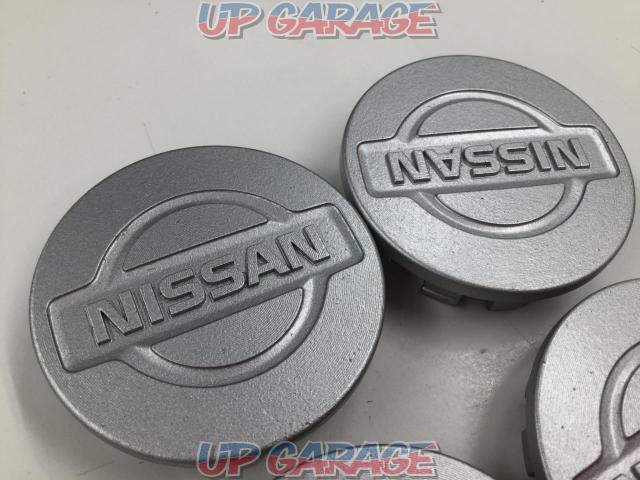 Nissan genuine
Center cap set of 4-02