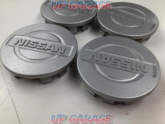 Nissan genuine
Center cap set of 4-03