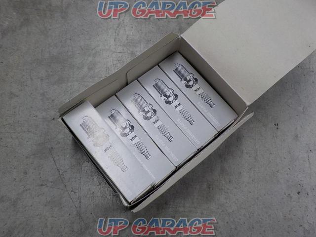Nissan genuine parts
plug
22401-N8715-04