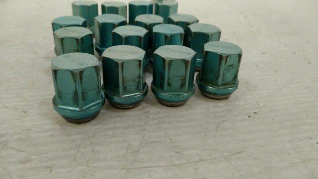 [M12xP1.25]
RAYS
Duralumin nut set
*For 4H vehicles-05