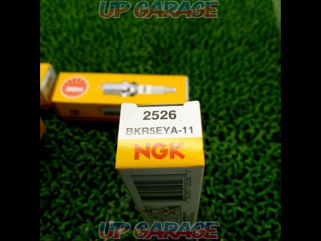 NGK
Spark plug
2526-02