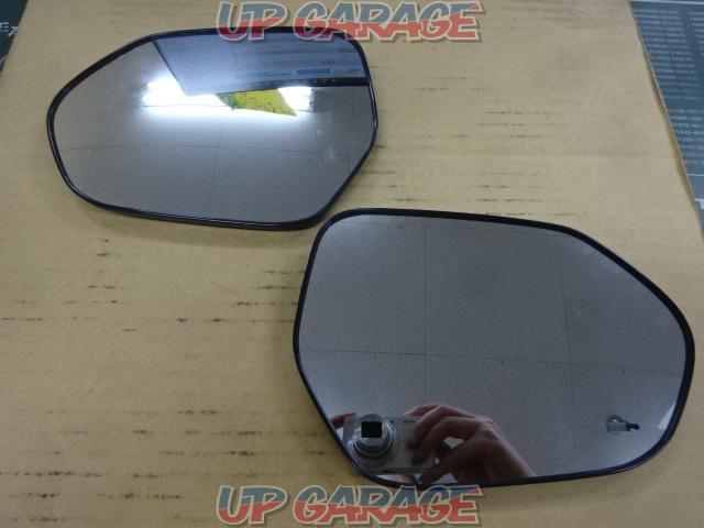 RX2305-1055
TOYOTA genuine
Door mirror lens
Right and left-01