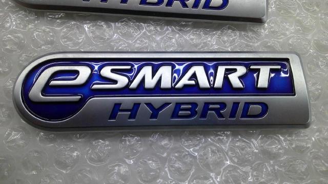 Daihatsu genuine
e
SMART
HYBRIDO emblem-09