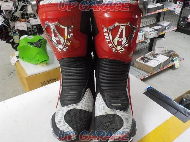 It's cheaper now!!!
ARLENNESS
Racing boots
EUR37-02