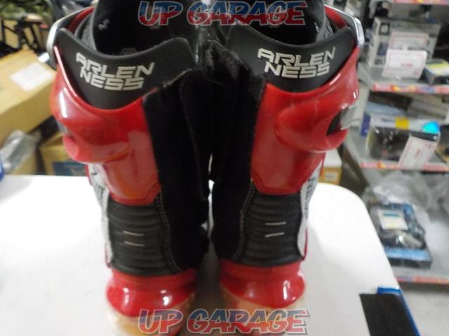 It's cheaper now!!!
ARLENNESS
Racing boots
EUR37-03