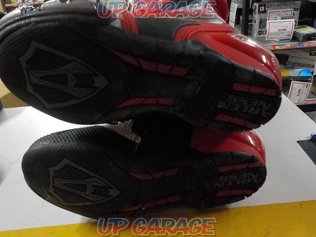 It's cheaper now!!!
ARLENNESS
Racing boots
EUR37-05