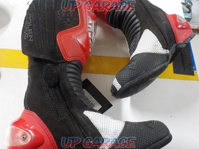 It's cheaper now!!!
ARLENNESS
Racing boots
EUR37-06