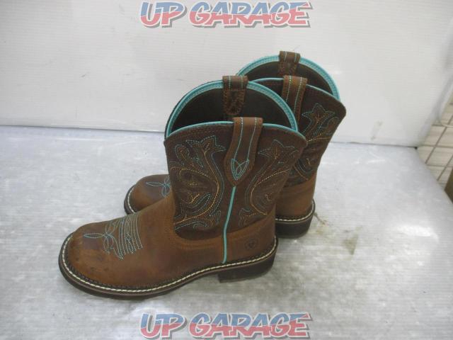ARIAT western boots
Size: Women's 6B (US)-02