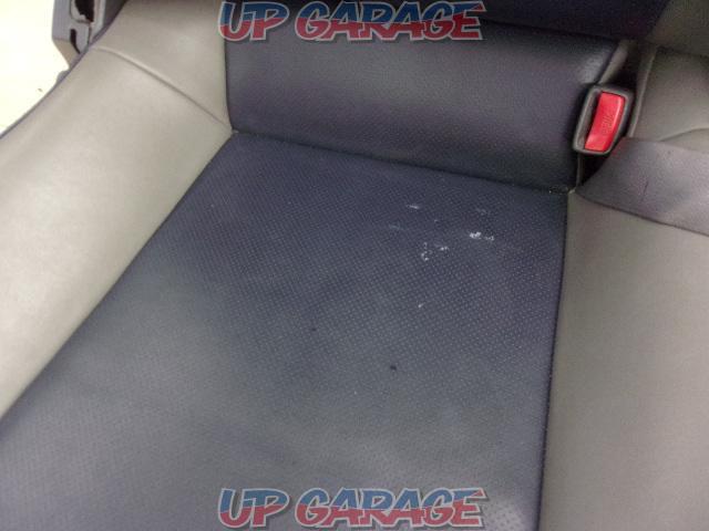 It's in the red...
Nissan genuine E25/Caravan (Urban) Premium GX genuine leather second seat-03