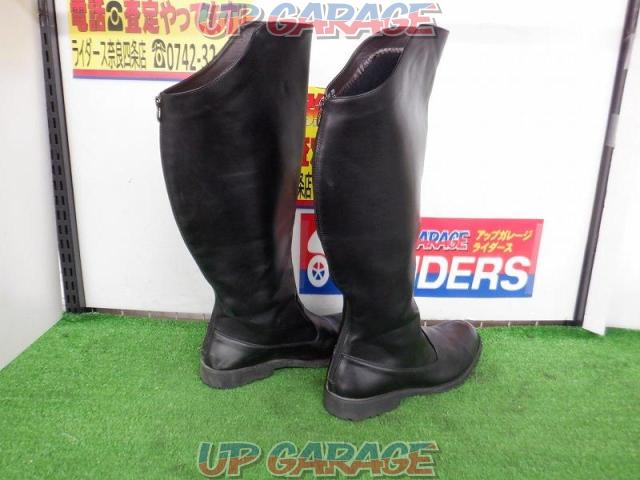 Unknown Manufacturer
Leather
long
Boots-03