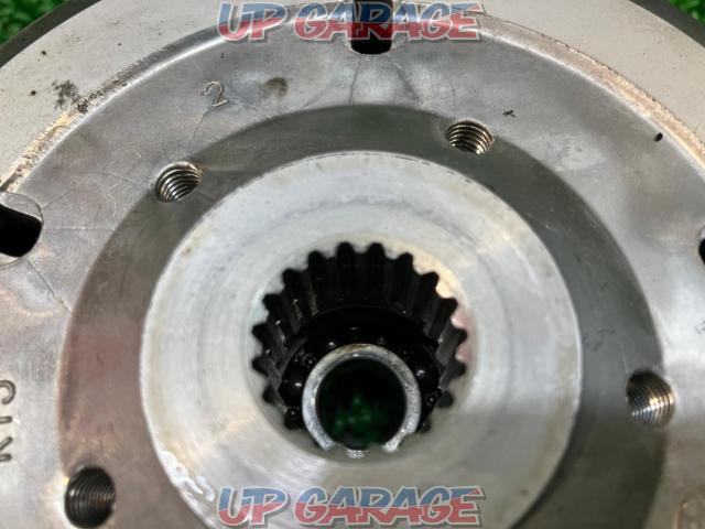 Removed from CBR250R (MC41) year unknown
Genuine
clutch housing set-08