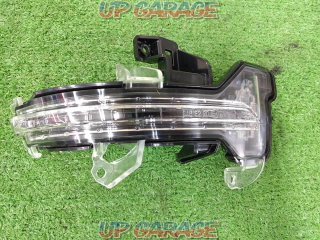 Nissan genuine X-Trail
Turn signal (mirror part) left and right set-02