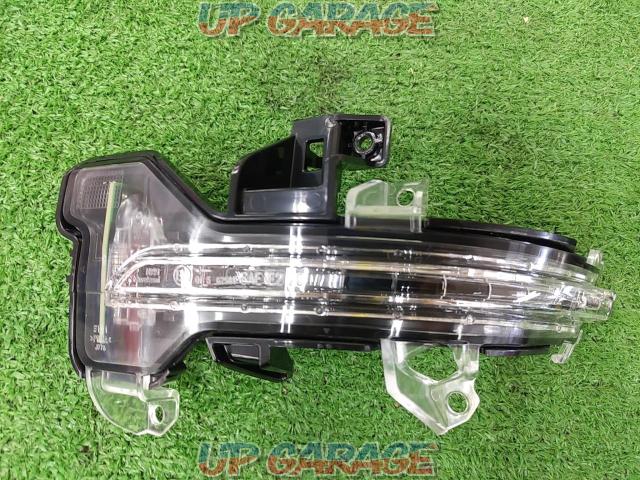 Nissan genuine X-Trail
Turn signal (mirror part) left and right set-03