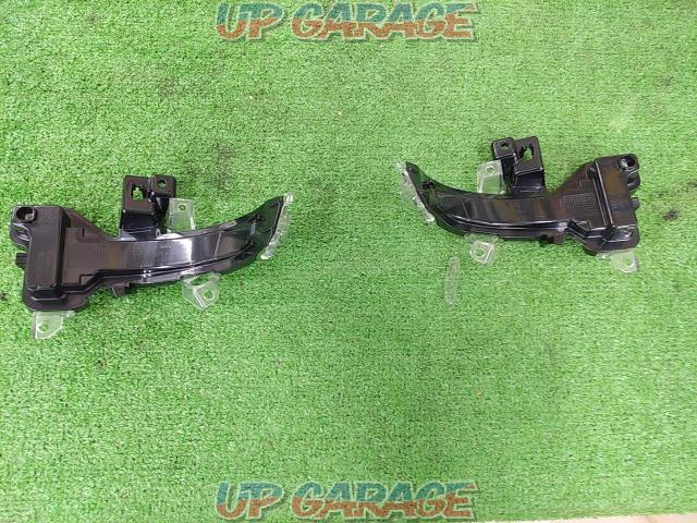 Nissan genuine X-Trail
Turn signal (mirror part) left and right set-04