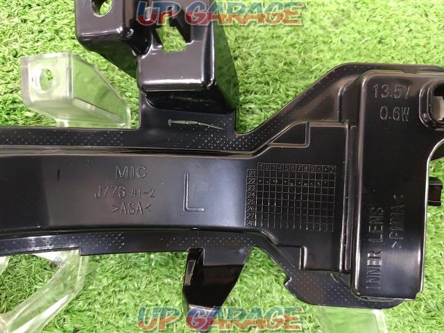 Nissan genuine X-Trail
Turn signal (mirror part) left and right set-05